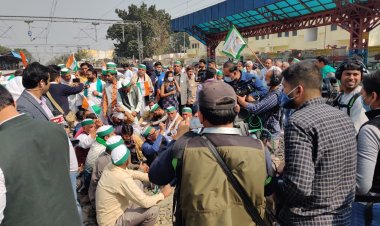 किसान आंदोलन के राजनीतिक और आर्थिक नुकसान की आंच