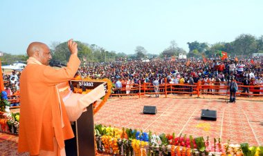 मोदी के बाद योगी भी बोले- आवारा पशुओं से खेत बचाएंगे, प्रियंका बोलीं खुशी है कि पीएम ने कांग्रेस की नीति मानी