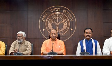 दूसरी बार सत्ता में आते ही नौकरशाही को  योगी का संदेश काम में कोई ढील मंजूर नहीं