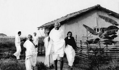 आज के दौर में गांधी के ग्राम स्वराज की हकीकत
