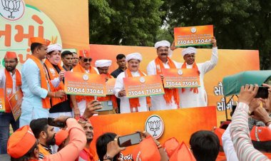 गुजरात चुनावः सीटों की संख्या बढ़ाने के लिए किसानों को लुभाने में लगी भाजपा
