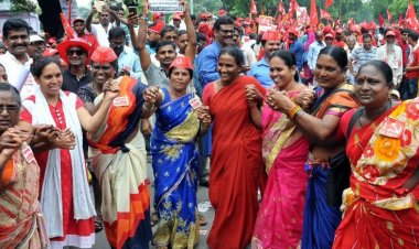 किसानों-मजदूरों की मांग को लेकर रामलीला मैदान में हुई संघर्ष रैली, केंद्र को चेताया