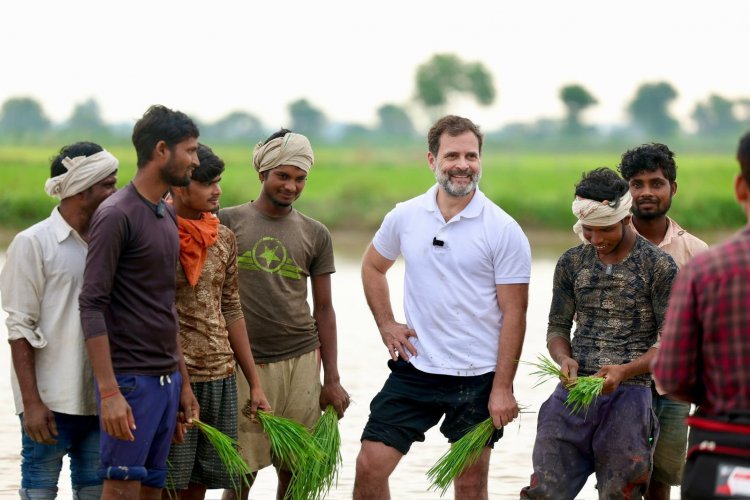 राहुल को अपने बीच पाकर खुश हुए किसान