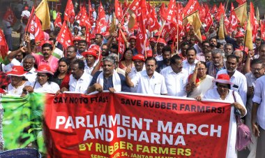 रबर किसानों ने केंद्र की कॉरपोरेट समर्थक नीतियों के खिलाफ जंतर-मंतर पर जताया विरोध