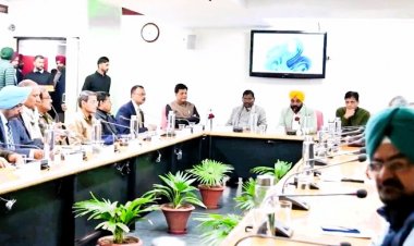 तीन केंद्रीय मंत्रियों की चंडीगढ़ में किसान नेताओं से मीटिंग, दिल्ली कूच पर अडिग किसान