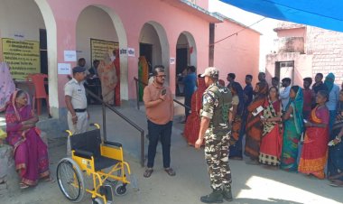 लोकसभा चुनाव के दूसरे चरण में 13 राज्यों की 88 सीटों पर मतदान जारी