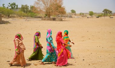 राजस्थान में करीब 4 फीसदी घटा मतदान, लेकिन बाड़मेर में रिकॉर्ड 76 फीसदी वोटिंग