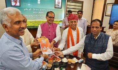 कृषि मंत्री शिवराज सिंह चौहान ने अधिकारियों को सौंपा संकल्प-पत्र, विभागों का औचक निरीक्षण किया