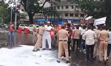 महाराष्ट्र में दूध किसानों का विधानसभा के बाहर प्रदर्शन, कीमतों में गिरावट से परेशान