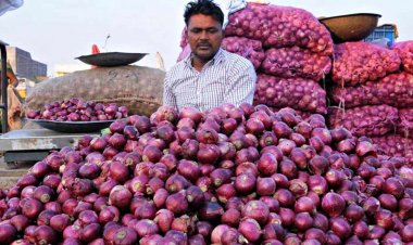 एक महीने में प्याज का थोक दाम 21 फीसदी गिरा, खुदरा कीमतें अभी भी ऊपर