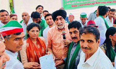 प्रीपेड मीटर के विरोध में राष्ट्रीय किसान मजदूर संगठन ने किया मेरठ ऊर्जा भवन का घेराव