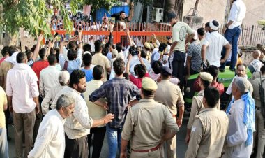 बकाया गन्ना भुगतान को लेकर शामली में किसानों ने किया हाइवे जाम, कलेक्ट्रेट का घेराव