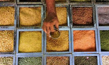 दालों के थोक दाम 8 फीसदी तक कम हुए लेकिन बड़ी रिटेल चेन में कीमतों मेंं कमी नहीं