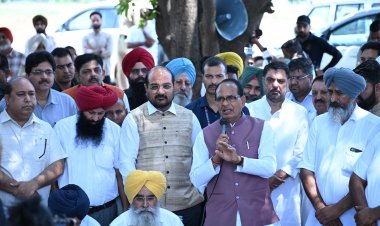 पंजाब में किसानों से मिले शिवराज सिंह चौहान, कृषि यंत्र कारखाने का दौरा किया
