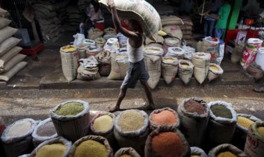 आयात भरोसे महंगाई नियंत्रण, लेकिन खामियाजा भुगत रहे किसान