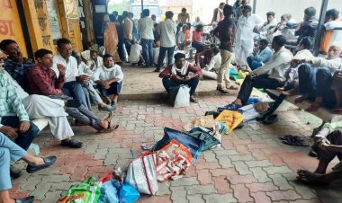 खरीफ सीजन में खाद संकट: घंटों लाइनों में लगने को मजबूर किसान, कालाबाजारी पर उठे सवाल