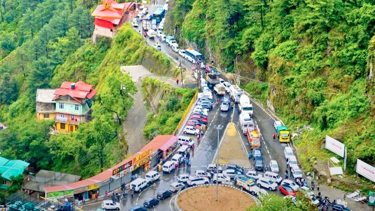 उत्तराखंड में बाहरी वाहनों पर लगेगा 'ग्रीन सेस', जानिए किस वाहन पर कितना शुल्क