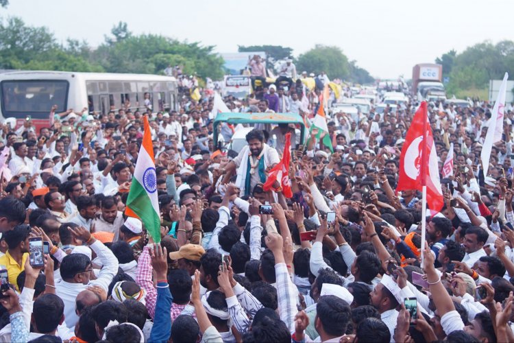 महाराष्ट्र में बच्चू कडू के नेतृत्व में किसानों का कर्जमाफी आंदोलन, सरकार से आज अहम बैठक