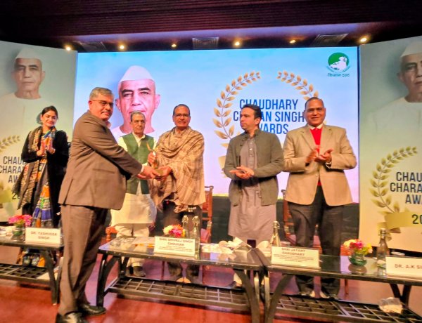 किसान ट्रस्ट द्वारा ‘चौधरी चरण सिंह अवार्ड्स 2025’ का आयोजन, हरवीर सिंह को ‘कलम रत्न’ पुरस्कार