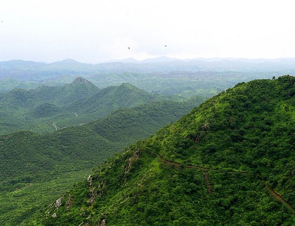 अरावली की 100 मीटर की परिभाषा पर सुप्रीम कोर्ट की रोक, नई विशेषज्ञ समिति बनाने का प्रस्ताव