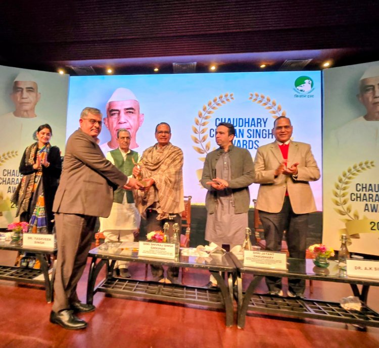 किसान ट्रस्ट द्वारा ‘चौधरी चरण सिंह अवार्ड्स 2025’ का आयोजन, हरवीर सिंह को ‘कलम रत्न’ पुरस्कार