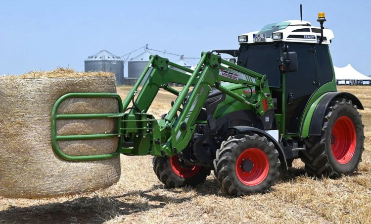 केंद्रीय मंत्री प्रल्हाद जोशी ने इलेक्ट्रिक कृषि ट्रैक्टर के लिए पहला भारतीय मानक जारी किया