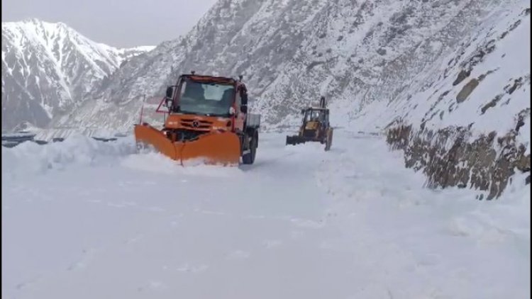 उत्तर भारत में अगले दो–तीन दिन शीतलहर का असर, पहाड़ों में कई जगह बर्फबारी