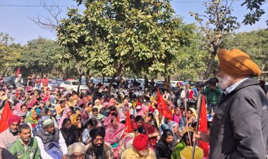 ट्रेड डील के खिलाफ कई राज्यों में विरोध-प्रदर्शन, संसद परिसर में विपक्ष का प्रदर्शन 