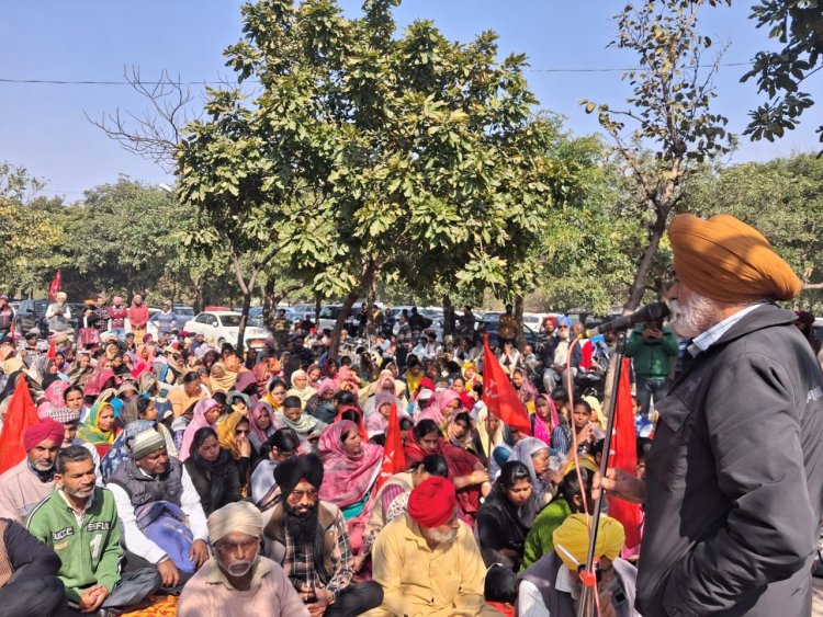 अमेरिका से ट्रेड डील के खिलाफ कई राज्यों में विरोध-प्रदर्शन, संसद परिसर में विपक्ष का प्रदर्शन 