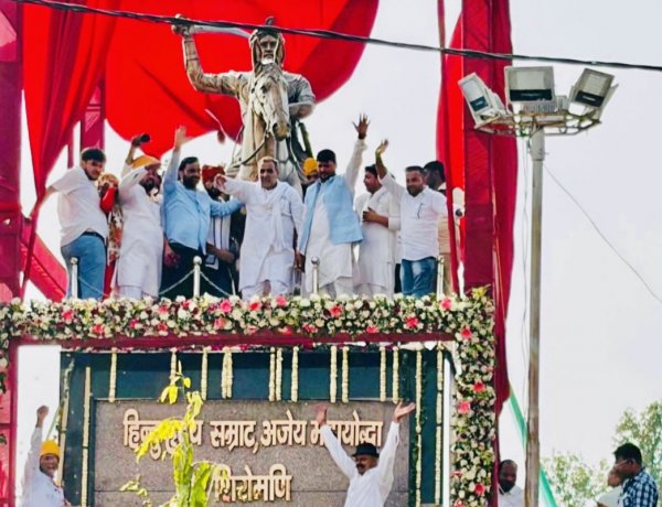 मेरठ: महाराजा सूरजमल की प्रतिमा का अनावरण, ‘जाट’ शब्द हटाने पर मचा विवाद