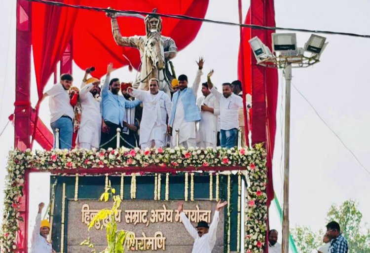 मेरठ: महाराजा सूरजमल की प्रतिमा का अनावरण, ‘जाट’ शब्द हटाने पर मचा विवाद