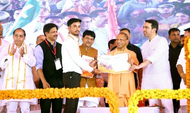 विरोधाभास: रोजगार पर मुजफ्फरनगर में सीएम योगी की जनसभा, नोएडा में भड़का श्रमिकों का गुस्सा