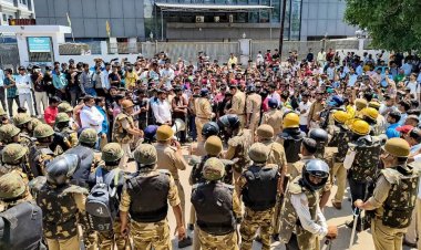 नोएडा में बवाल के बाद यूपी सरकार ने बढ़ाई न्यूनतम मजदूरी, तीन हजार तक बढ़ोतरी