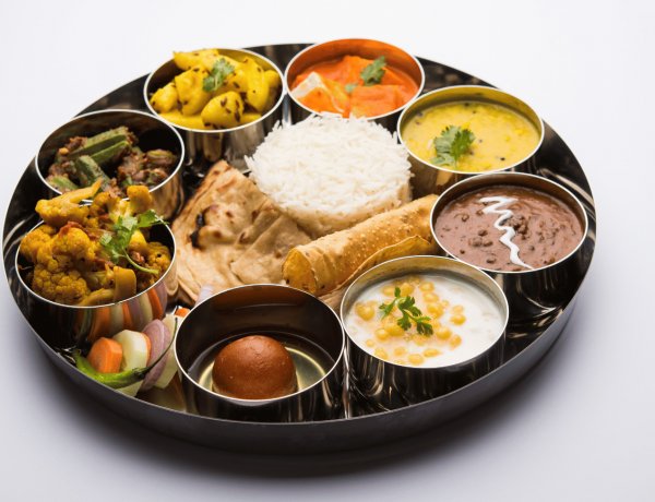 मार्च में शाकाहारी थाली की लागत स्थिर, मांसाहारी सस्ती; टमाटर, तेल और ईंधन महंगे: क्रिसिल रिपोर्ट