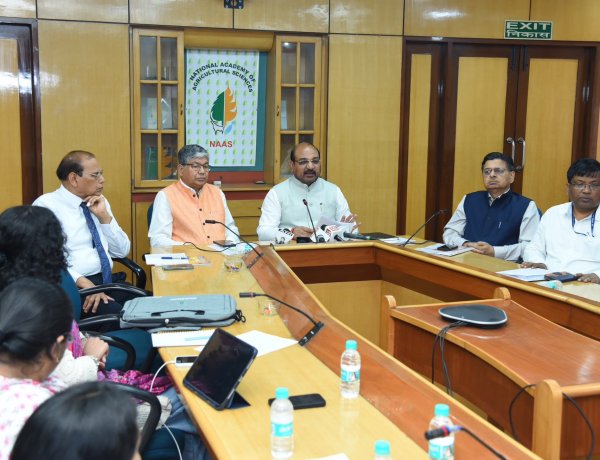 भारत को उर्वरक आयात पर निर्भरता घटाने, एआई और आधुनिक तकनीक का इस्तेमाल बढ़ाने की जरूरतः डॉ. एम.एल. जाट