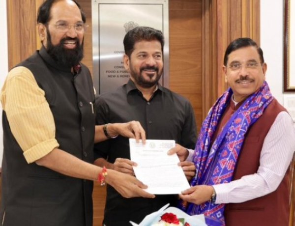 केंद्रीय खाद्य मंत्री से मिले तेलंगाना के मुख्यमंत्री रेवंत रेड्डी, राज्य से 30 लाख टन पारबॉयल्ड चावल खरीदने की मांग