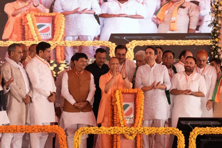 विरोधाभास: मुजफ्फरनगर में रोजगार मेला और सीएम योगी की जनसभा, नोएडा में भड़का श्रमिकों का गुस्सा