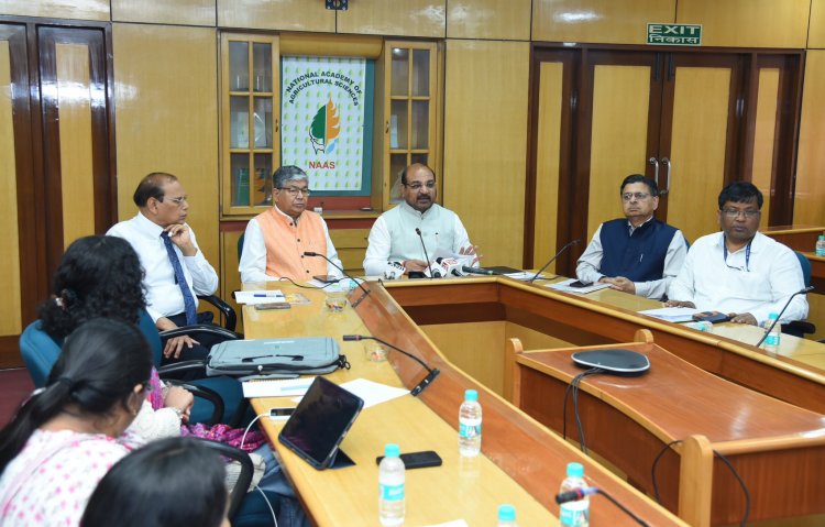 भारत को उर्वरक आयात पर निर्भरता घटाने, एआई और आधुनिक तकनीक का इस्तेमाल बढ़ाने की जरूरतः डॉ. एम.एल. जाट