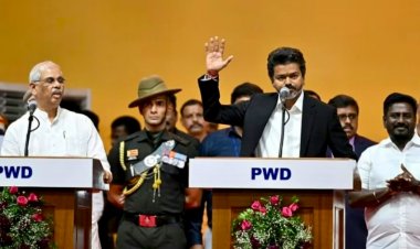 विजय ने ली तमिलनाडु के मुख्यमंत्री पद की शपथ, साथ में 9 कैबिनेट मंत्री, मंच से ही तीन आदेशों पर किए हस्ताक्षर