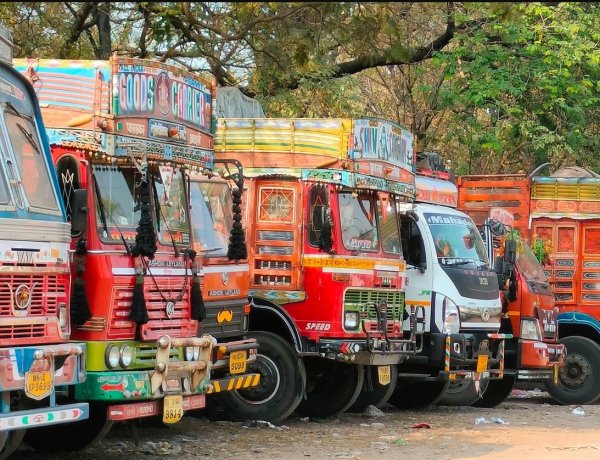 पर्यावरण शुल्क में वृद्धि और बढ़ती CNG कीमतों के खिलाफ दिल्ली-एनसीआर में ट्रांसपोर्टरों की तीन दिवसीय हड़ताल शुरू