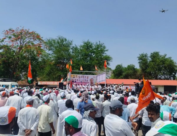 प्याज के दामों को लेकर किसानों का प्रदर्शन, नासिक में मुंबई-आगरा हाईवे किया जाम