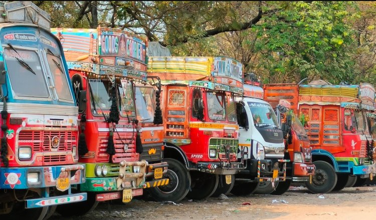 पर्यावरण शुल्क में वृद्धि और बढ़ती CNG कीमतों के खिलाफ दिल्ली-एनसीआर में ट्रांसपोर्टरों की तीन दिवसीय हड़ताल शुरू