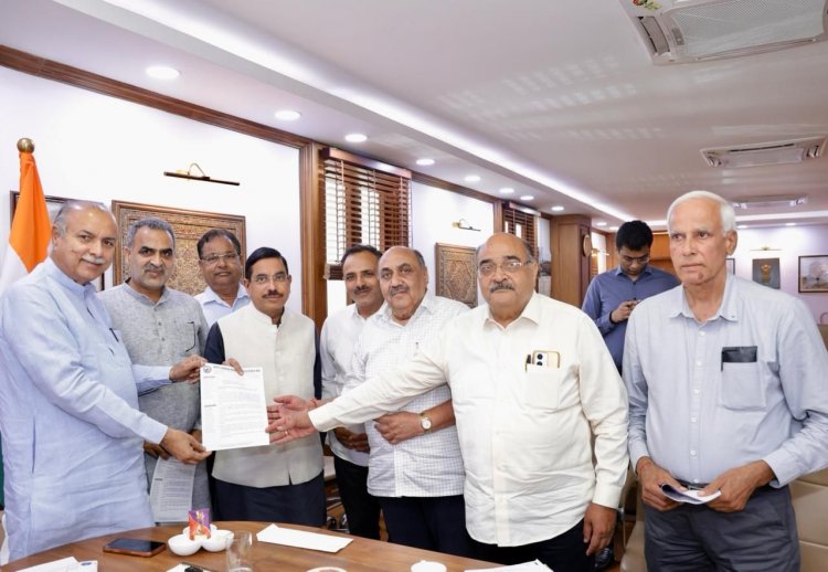 गन्ना नियंत्रण आदेश, 2026 पर किसानों की सहमति से ही होगा फैसला, खाद्य मंत्री प्रल्हाद जोशी ने दिया भरोसा