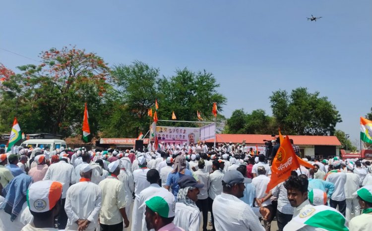 प्याज के दामों को लेकर किसानों का प्रदर्शन, नासिक में मुंबई-आगरा हाईवे किया जाम
