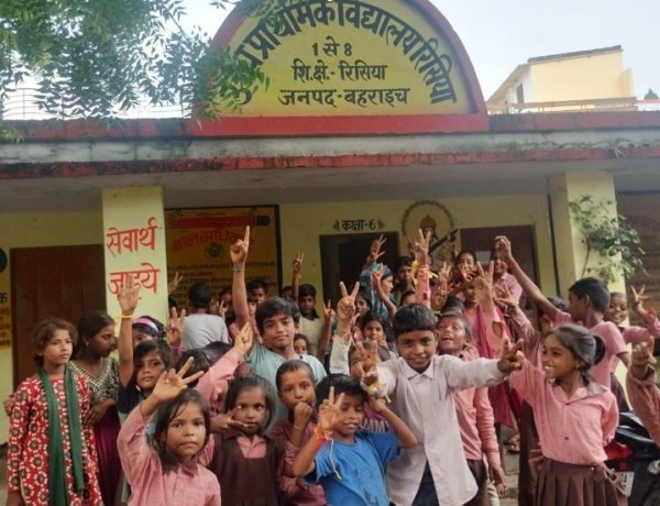 भारत में स्कूल एनरोलमेंट तो बढ़ा, लेकिन बच्चों को स्कूल में बनाए रखना अब भी चुनौती