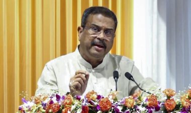 शिक्षा मंत्री धर्मेंद्र प्रधान ने दिया इस्तीफा, कॉकरोच जनता पार्टी बाकी दो मांगों पर अड़ी