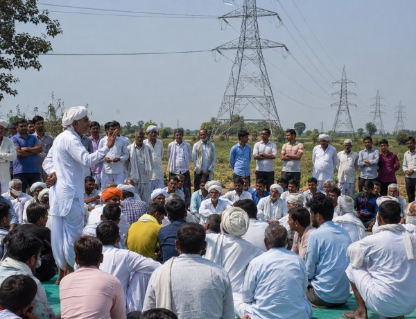 गुजरात में किसान आंदोलन का असर, ट्रांसमिशन लाइनों के लिए किसानों को बाजार भाव से दोगुने मुआवजे का ऐलान