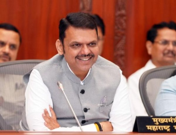 महाराष्ट्र सरकार ने ऋण माफी की सीमा 50 हजार से बढ़ाकर दो लाख रुपये की
