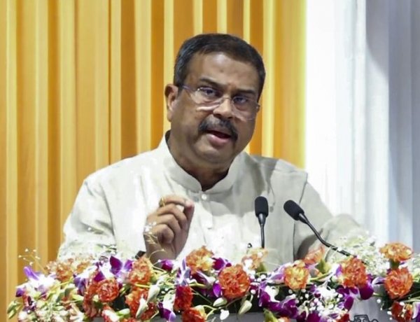 शिक्षा मंत्री धर्मेंद्र प्रधान ने दिया इस्तीफा, कॉकरोच जनता पार्टी बाकी दो मांगों पर अड़ी