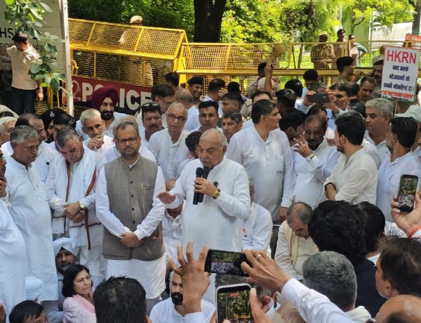 हरियाणा: HKRN कर्मियों को पक्का करने की मांग को लेकर कांग्रेस का पंचकूला में प्रदर्शन, हुड्डा बोले—संघर्ष जारी रहेगा